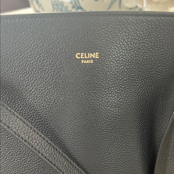 Celine Elegant Black Tote Bag - Picture 2 of 14